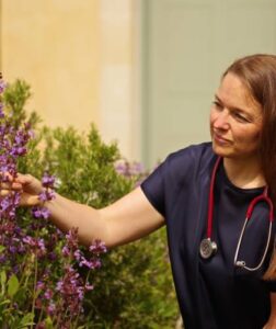 Alice Johnston - Medical herbalist in Scotland UK looking to herbals